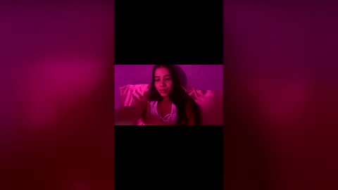 Snapshot of ronieeplay chatting on 05/19/26, 04:30 Roni online show from 05/19/26, 04:30