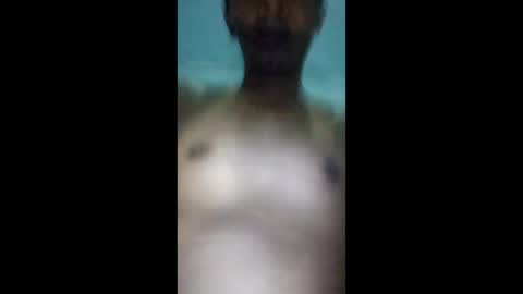 Snapshot of roniyxx chatting on 12/14/25, 04:56 ronzxxx online show from 12/14/25, 04:56