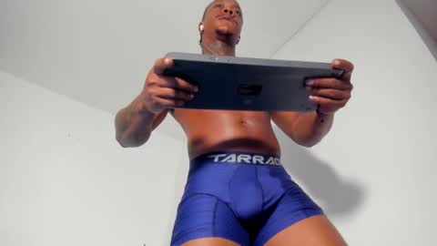 Ronnie 777 online show from 10/28/25, 04:16