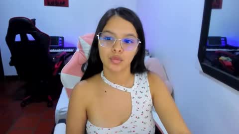 Snapshot of room_kitty chatting on 11/24/25, 11:15 MIA AND PAUL online show from 11/24/25, 11:15