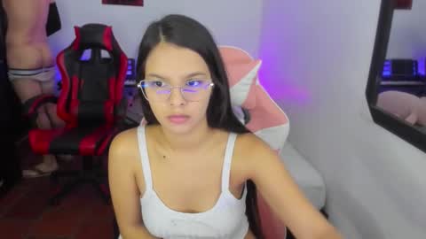 Snapshot of room_kitty chatting on 11/26/25, 07:26 MIA AND PAUL online show from 11/26/25, 07:26