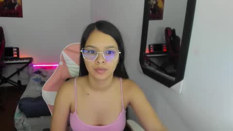 Snapshot of room_kitty chatting on 12/14/25, 07:18 MIA AND PAUL online show from 12/14/25, 07:18