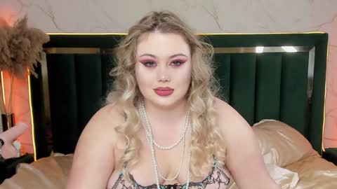 Snapshot of rosa1ia chatting on 01/22/25, 12:38 Chloe online show from 01/22/25, 12:38