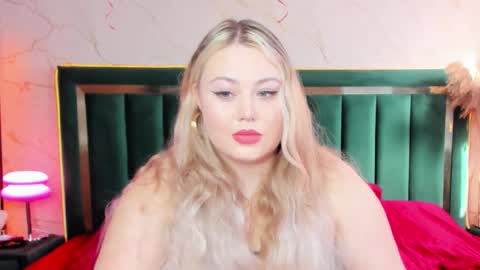 Snapshot of rosa1ia chatting on 10/17/25, 11:02 Chloe online show from 10/17/25, 11:02