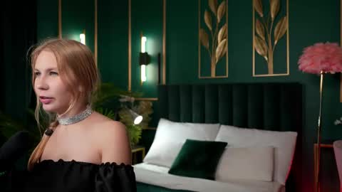 Snapshot of rosa_evans chatting on 12/02/25, 05:41 Delicate flower Rose online show from 12/02/25, 05:41