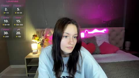 Snapshot of rosa_vaughn chatting on 04/05/26, 09:17 Viola online show from 04/05/26, 09:17