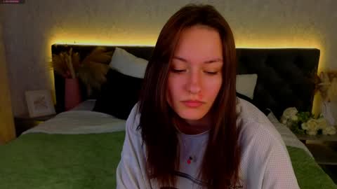 Snapshot of rosa_vaughn chatting on 04/10/26, 10:31 Viola online show from 04/10/26, 10:31
