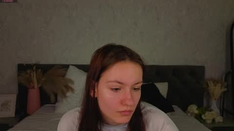 Snapshot of rosa_vaughn chatting on 04/13/26, 09:59 Viola online show from 04/13/26, 09:59