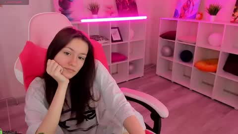 Snapshot of rosa_vaughn chatting on 04/17/26, 09:45 Viola online show from 04/17/26, 09:45