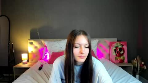 Snapshot of rosa_vaughn chatting on 05/20/26, 09:26 Viola online show from 05/20/26, 09:26