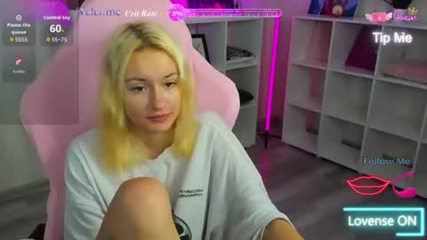 Snapshot of rosa_vaughn chatting on 07/25/26, 01:25 Viola online show from 07/25/26, 01:25