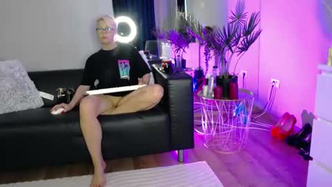 Rose online show from 06/15/26, 04:25
