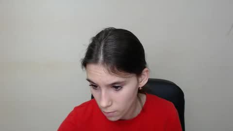 Snapshot of rosalais_ chatting on 09/23/25, 06:38 Rose online show from 09/23/25, 06:38