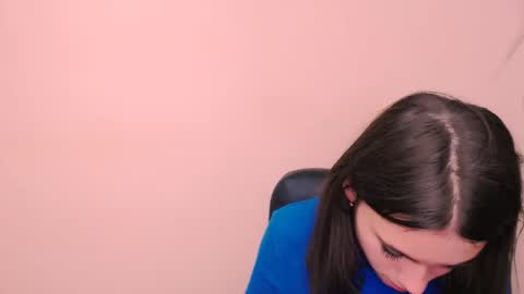 Snapshot of rosalais_ chatting on 10/23/25, 07:18 Rose online show from 10/23/25, 07:18