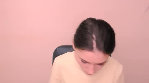 Snapshot of rosalais_ chatting on 10/29/25, 07:43 Rose online show from 10/29/25, 07:43