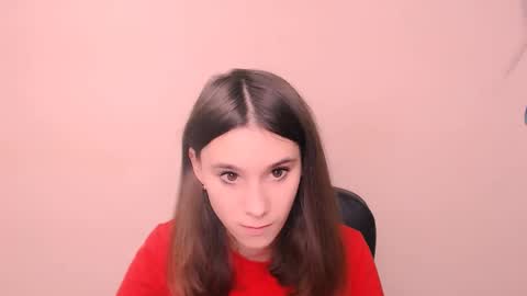 Snapshot of rosalais_ chatting on 11/04/25, 08:02 Rose online show from 11/04/25, 08:02