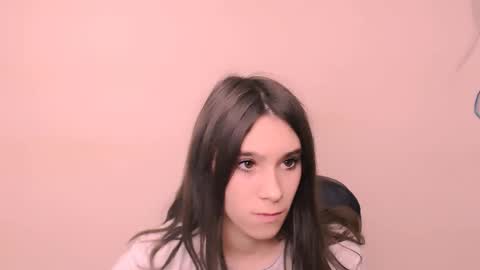 Snapshot of rosalais_ chatting on 11/11/25, 07:52 Rose online show from 11/11/25, 07:52