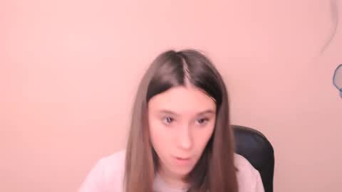 Snapshot of rosalais_ chatting on 11/12/25, 08:04 Rose online show from 11/12/25, 08:04