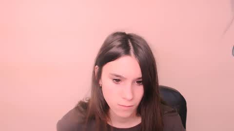 Snapshot of rosalais_ chatting on 11/14/25, 08:02 Rose online show from 11/14/25, 08:02