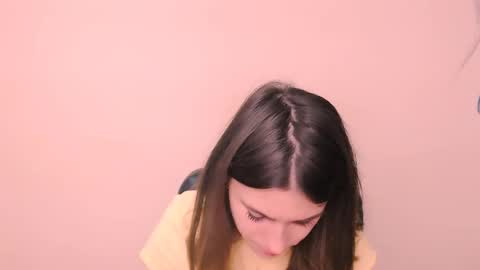 Snapshot of rosalais_ chatting on 11/18/25, 08:19 Rose online show from 11/18/25, 08:19