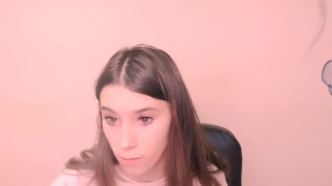 Snapshot of rosalais_ chatting on 11/26/25, 08:26 Rose online show from 11/26/25, 08:26