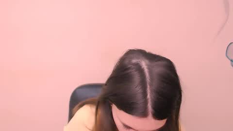 Snapshot of rosalais_ chatting on 11/27/25, 07:43 Rose online show from 11/27/25, 07:43