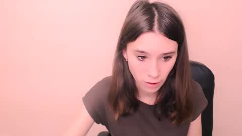 Snapshot of rosalais_ chatting on 11/29/25, 07:44 Rose online show from 11/29/25, 07:44