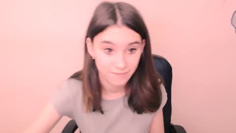 Snapshot of rosalais_ chatting on 12/04/25, 08:12 Rose online show from 12/04/25, 08:12