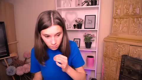 Snapshot of rosalais_ chatting on 06/18/26, 06:35 Rose online show from 06/18/26, 06:35