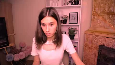 Snapshot of rosalais_ chatting on 06/23/26, 06:44 Rose online show from 06/23/26, 06:44