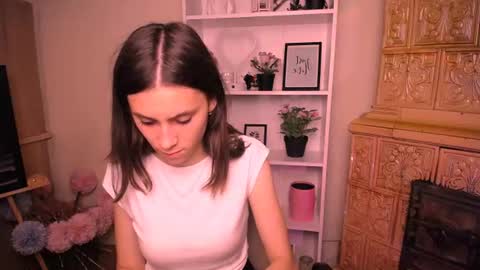 Snapshot of rosalais_ chatting on 06/30/26, 05:52 Rose online show from 06/30/26, 05:52