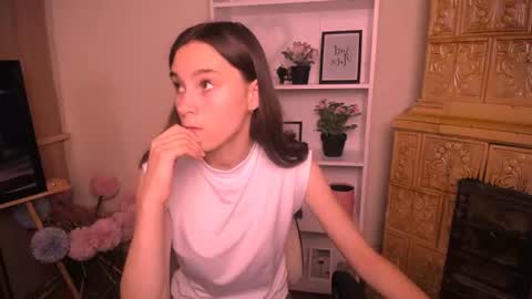 Snapshot of rosalais_ chatting on 07/01/26, 06:37 Rose online show from 07/01/26, 06:37