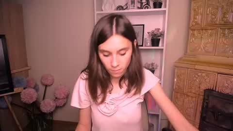 Snapshot of rosalais_ chatting on 07/14/26, 10:21 Rose online show from 07/14/26, 10:21