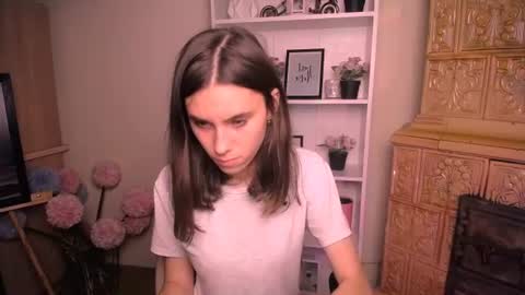 Snapshot of rosalais_ chatting on 07/16/26, 06:19 Rose online show from 07/16/26, 06:19