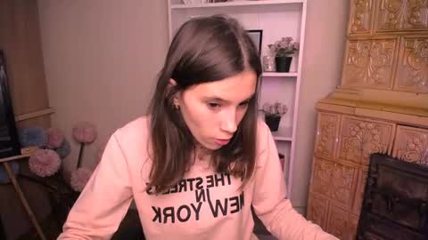 Snapshot of rosalais_ chatting on 07/23/26, 06:33 Rose online show from 07/23/26, 06:33