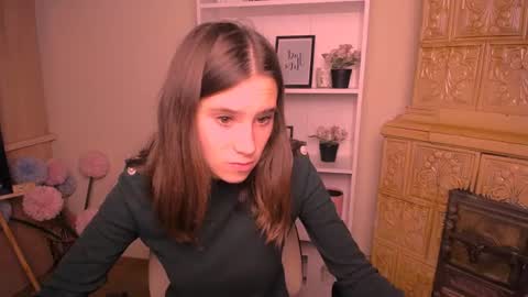 Snapshot of rosalais_ chatting on 07/25/26, 06:44 Rose online show from 07/25/26, 06:44