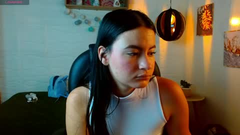 Snapshot of rosaliea chatting on 06/04/26, 05:35 R O S A L I A online show from 06/04/26, 05:35