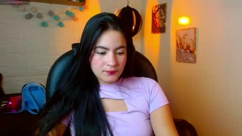 Snapshot of rosaliea chatting on 06/05/26, 04:41 R O S A L I A online show from 06/05/26, 04:41