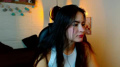 Snapshot of rosaliea chatting on 06/06/26, 04:06 R O S A L I A online show from 06/06/26, 04:06