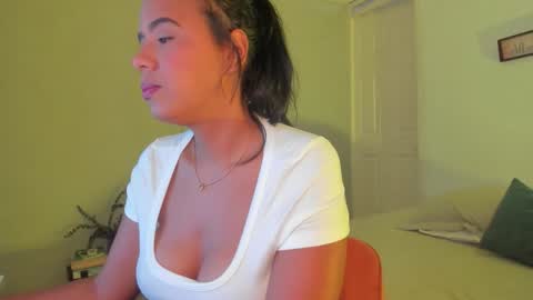 Snapshot of rosaliiaa1 chatting on 11/22/25, 06:51 Rosalia online show from 11/22/25, 06:51