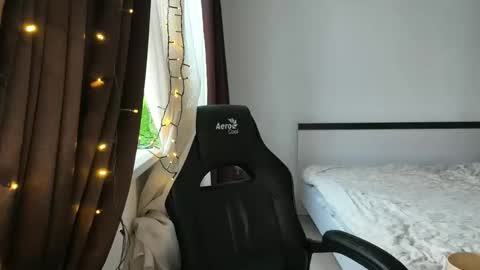 Snapshot of rosaliiiiii chatting on 11/06/25, 11:11 Rosali online show from 11/06/25, 11:11