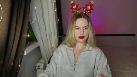 Snapshot of rosaliiiiii chatting on 11/18/25, 06:45 Rosali online show from 11/18/25, 06:45