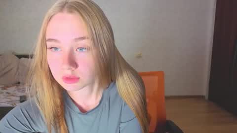 rosalina online show from 10/12/25, 02:16