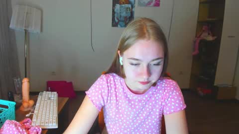 rosalina1690 online show from 12/05/24, 01:47