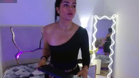 Snapshot of rosalind_tay chatting on 10/28/25, 10:41 ROSALIN online show from 10/28/25, 10:41