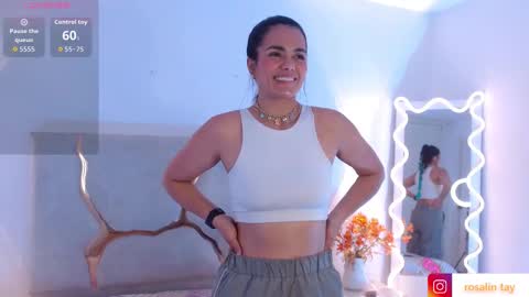 Snapshot of rosalind_tay chatting on 11/17/25, 03:23 ROSALIN online show from 11/17/25, 03:23