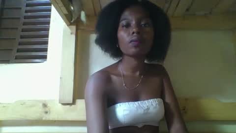 Snapshot of rosalinda933 chatting on 03/01/26, 01:46 Rosalinda online show from 03/01/26, 01:46