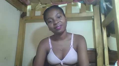 Snapshot of rosalinda933 chatting on 03/16/26, 08:18 Rosalinda online show from 03/16/26, 08:18