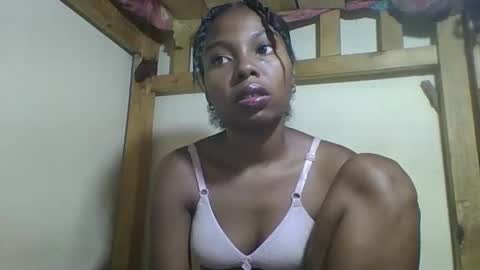 Snapshot of rosalinda933 chatting on 03/18/26, 07:11 Rosalinda online show from 03/18/26, 07:11