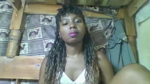 Snapshot of rosalinda933 chatting on 03/25/26, 02:45 Rosalinda online show from 03/25/26, 02:45